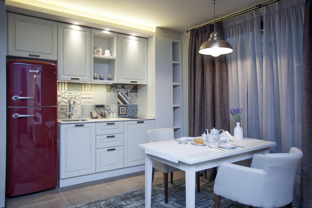 Vintage One-Bedroom Apartment